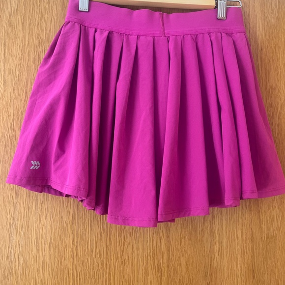 All in Motion Fuchsia Women's Skort. Size SM - Picture 3 of 9